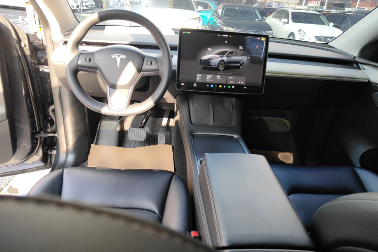 特斯拉 Model Y 2024款 后轮驱动版中控内饰7002