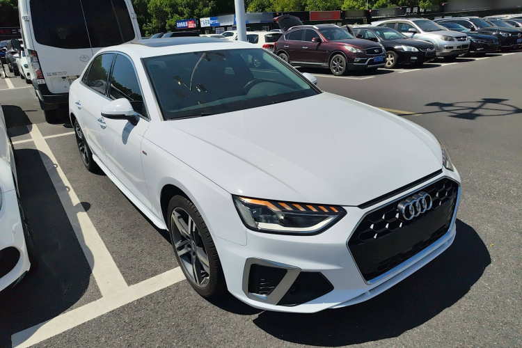 奥迪A4L 2020款 40 TFSI 豪华动感型车身外观3