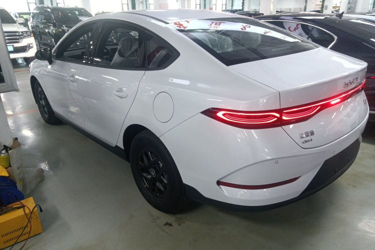 比亚迪 秦PLUS 2025款 DM-i 智驾版 55KM领先型车身外观4