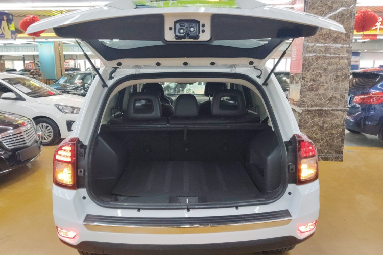 Jeep 指南者(进口) 2014款 改款 2.4L 四驱舒适版局部细节23