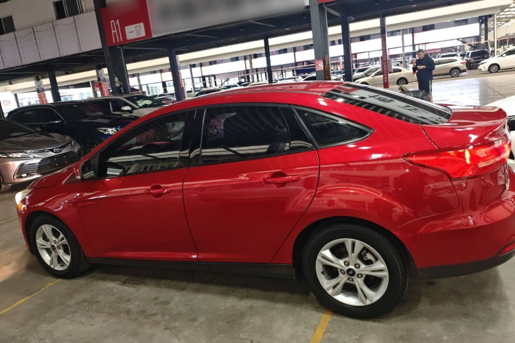 福特 福克斯 2017款 三厢 1.6L 自动舒适型智行版车身外观6001