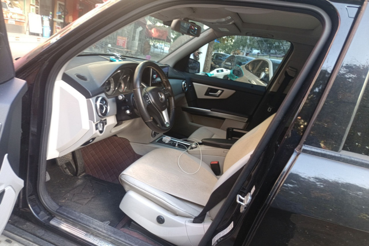 奔驰GLK级 2014款 GLK 260 4MATIC 动感型中控内饰19