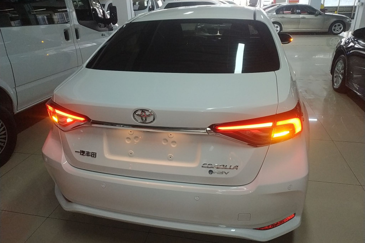 丰田 卡罗拉 2024款 1.8L 智能电混双擎 精英版车身外观6