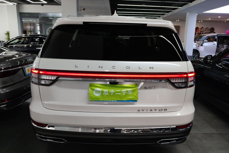 林肯 飞行家 2022款 3.0T V6 四驱尊享版车身外观6