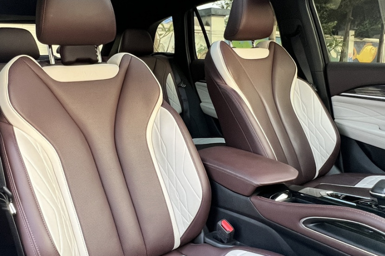 吉利汽车 星越L 2021款 2.0TD DCT EVO两驱智尊型中控内饰7005