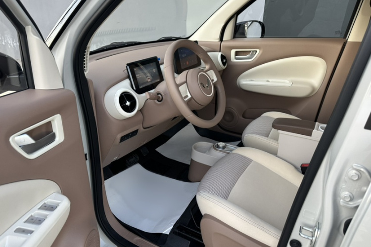 五菱汽车 宏光MINIEV 2025款 四门版 臻享+款中控内饰7002