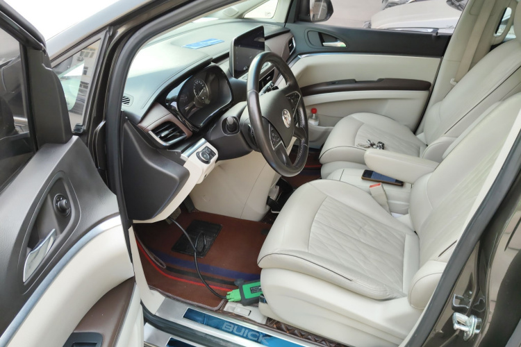 别克GL8 2021款 陆上公务舱 652T 智慧豪华型中控内饰20