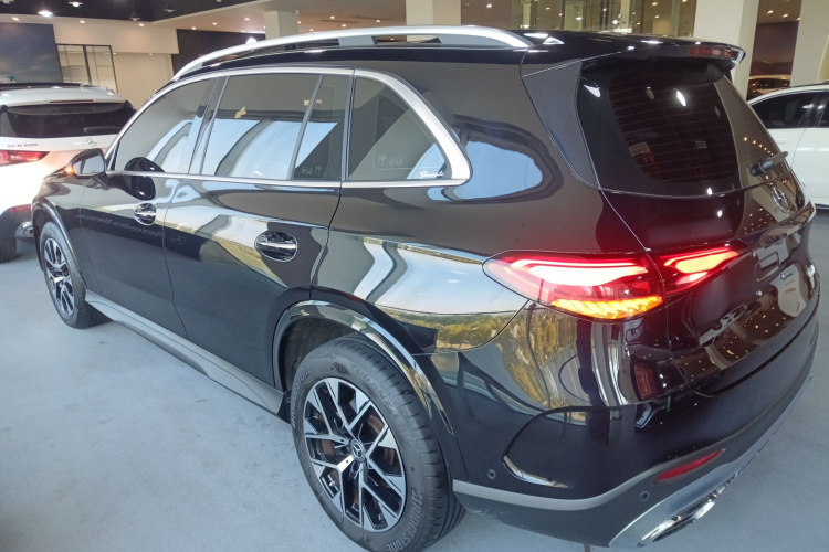 奔驰GLC 2024款  改款 GLC 260 L 4MATIC 豪华型 5座车身外观6002