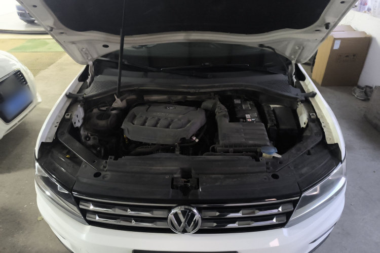 大众 途观L 2018款 330TSI 自动两驱风尚版机舱底盘24