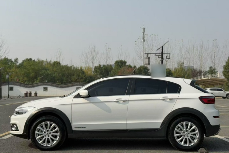 观致3 2016款 都市SUV 1.6T 自动致悦型车身外观6008