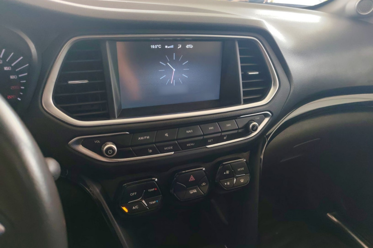 广汽传祺 传祺GS4 2015款 200T 手动豪华版局部细节16