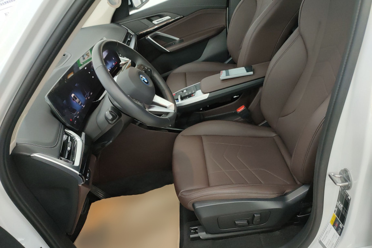 宝马iX1 2023款 eDrive25L X设计套装中控内饰19