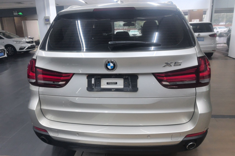 宝马X5(进口) 2014款 xDrive35i 豪华型车身外观6