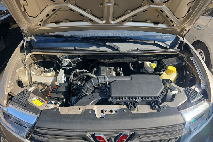 五菱汽车 五菱宏光V 2022款 1.5L劲取版电动助力LAR机舱底盘24