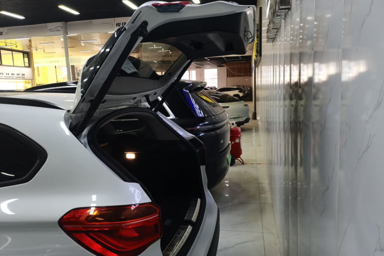 宝马X1 2019款 sDrive18Li 时尚型机舱底盘23