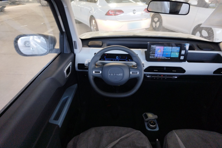 吉利银河 2024款 熊猫mini 200km 耐力熊中控内饰13