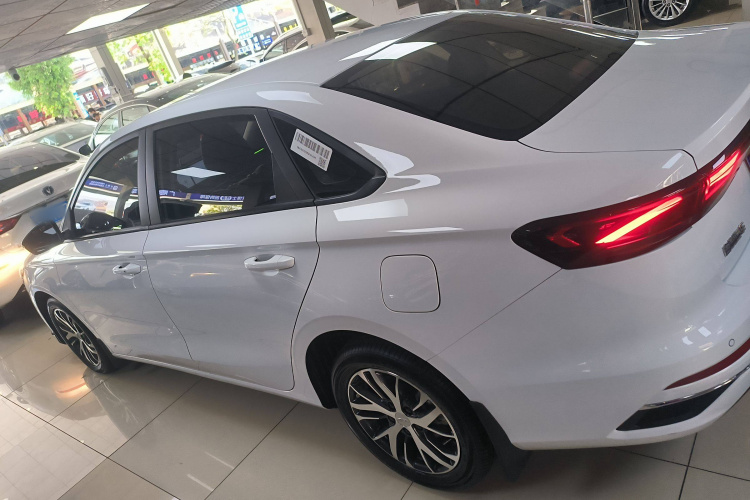 吉利汽车 帝豪 2023款 第4代冠军版 1.5L CVT豪华型车身外观4