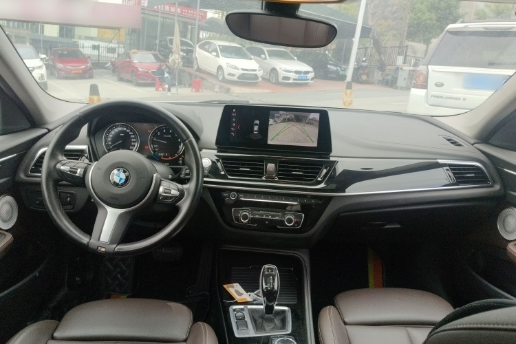 宝马1系 2021款 改款 120i M运动曜夜版中控内饰7002