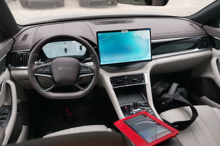 比亚迪 宋PLUS新能源 2025款 EV 智驾版 520km 尊贵型中控内饰12