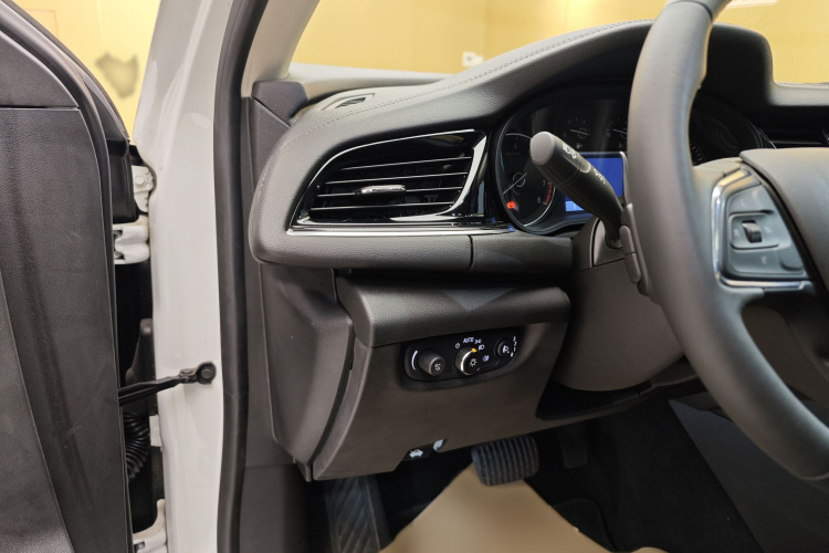 别克 君威 2024款 25T 超享版中控内饰7003