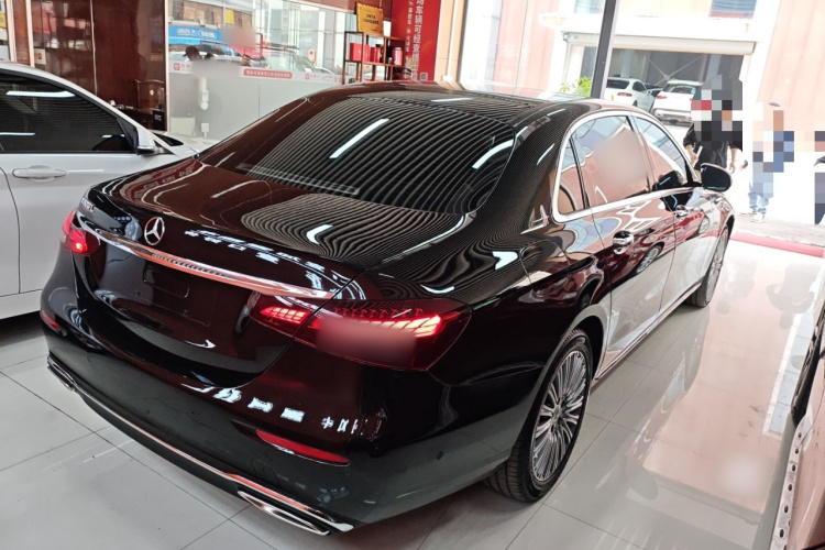 奔驰E级 2023款 E 300 L 豪华型车身外观7