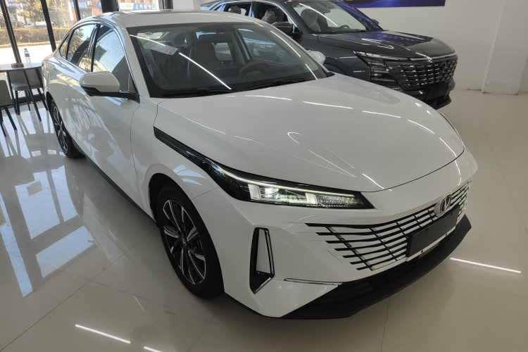 长安 逸动 2024款 1.5T GDI自动 旗舰型车身外观3