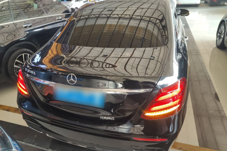 奔驰E级 2019款 改款 E 300 L 运动时尚型车身外观6