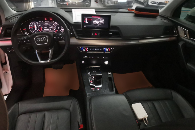 奥迪Q5L 2020款 改款 40 TFSI 荣享时尚型中控内饰12