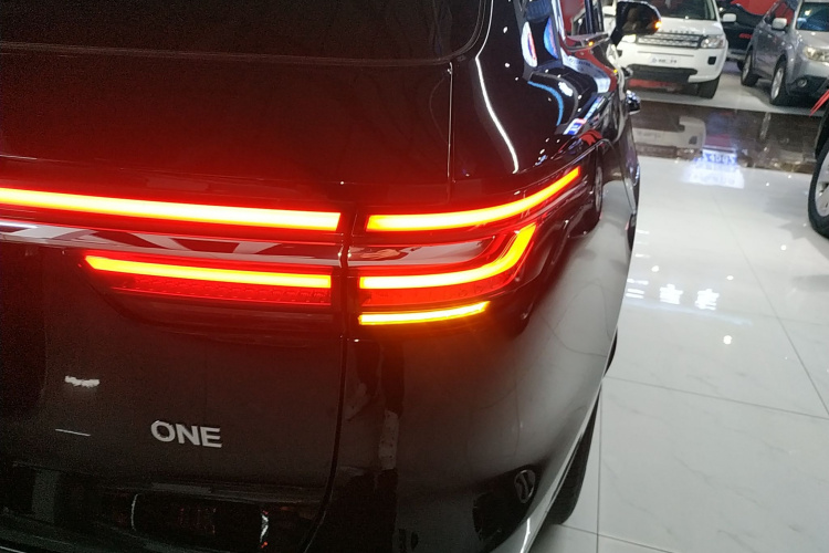 理想汽车 理想ONE 2021款 增程6座版车身外观9