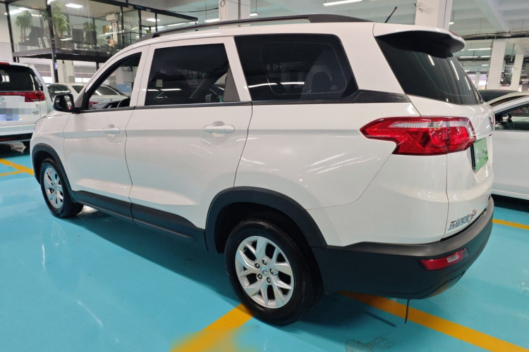 五菱汽车 五菱宏光S3 2019款 1.5L 手动标准型 国VI车身外观4