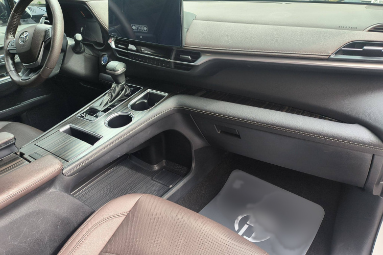 丰田 赛那SIENNA 2021款 2.5L混动 铂金版中控内饰7009