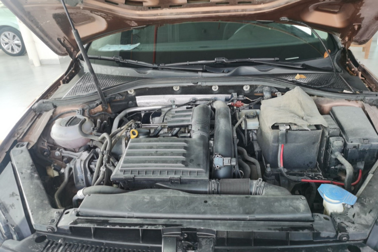 大众 凌渡 2017款 230TSI DSG风尚版机舱底盘24