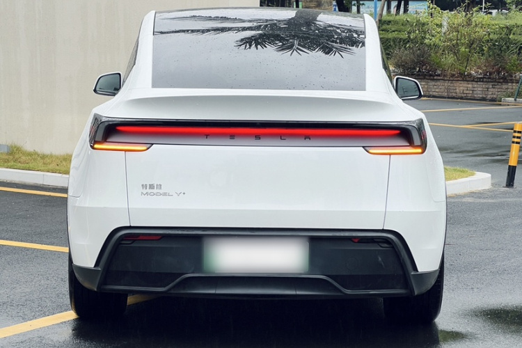 特斯拉 Model Y 2025款 改款 长续航全轮驱动版车身外观6006