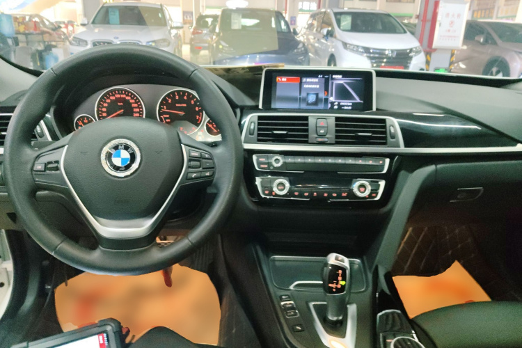 宝马3系GT 2018款 320i 时尚型中控内饰12