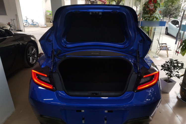 斯巴鲁BRZ 2023款 2.4L 手动10周年纪念版机舱底盘23