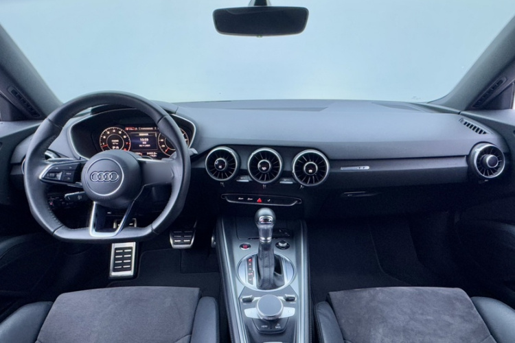 奥迪TT 2015款 TT Coupe 45 TFSI中控内饰7001