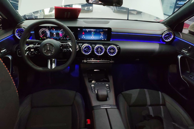 奔驰A级 2023款 A 200 L 时尚型中控内饰12