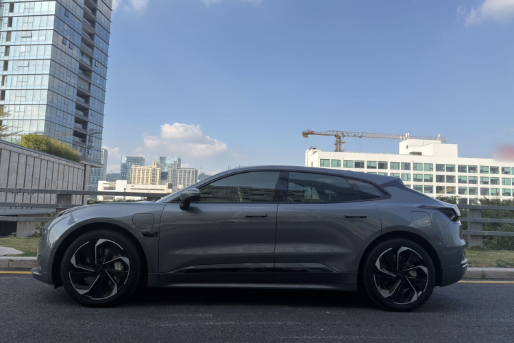 极氪001 2023款 WE版 86kWh车身外观4