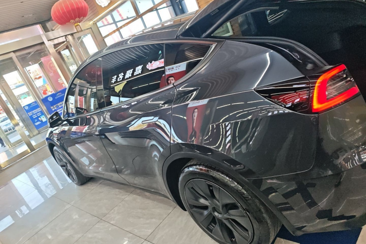 特斯拉 Model Y 2024款 后轮驱动版车身外观4