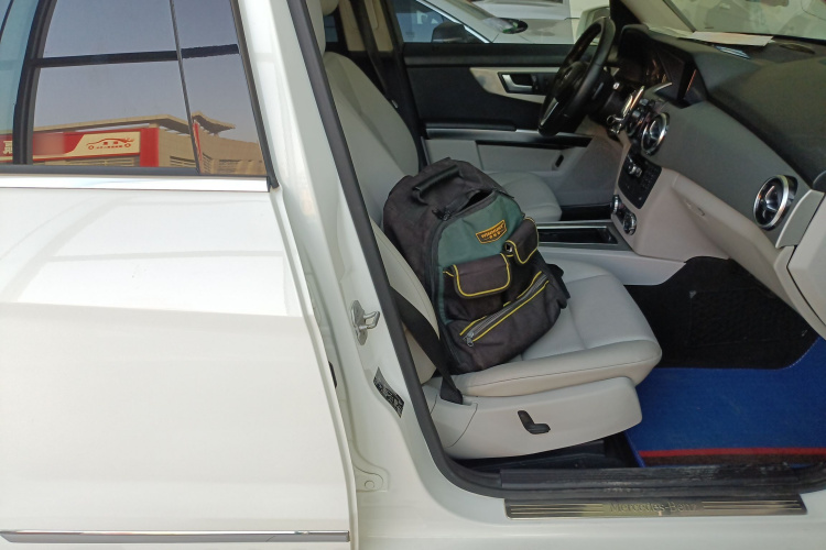 奔驰GLK级 2013款 GLK 300 4MATIC 动感天窗型局部细节41