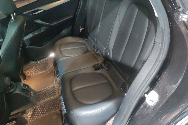 宝马X1 2019款 sDrive18Li 时尚型中控内饰21