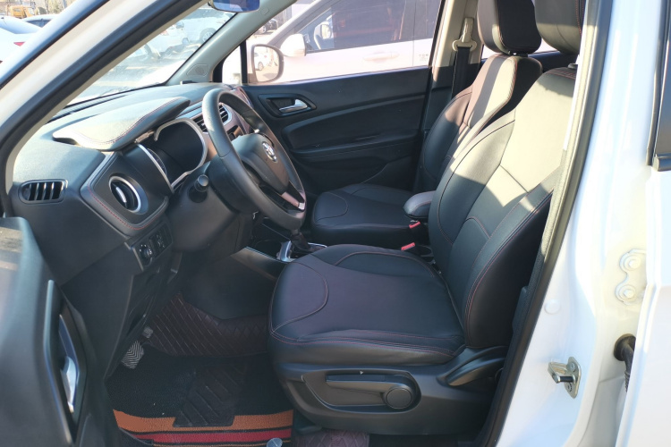 中华V3 2016款 1.5L 自动舒适型中控内饰19