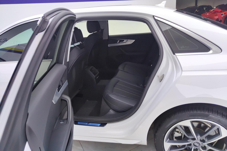 奥迪A4L 2024款 40 TFSI 时尚动感型中控内饰21