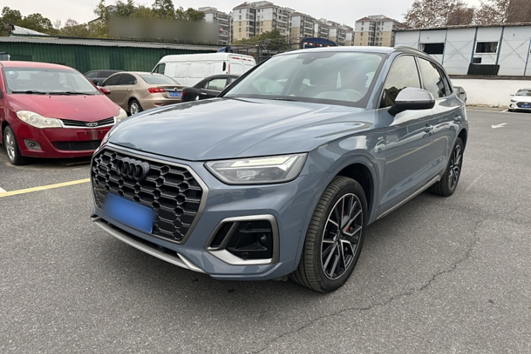 奥迪Q5L 2022款 40T RS套件燃速型车身外观1