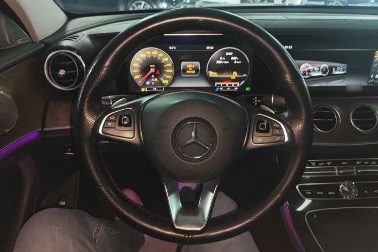 奔驰E级 2017款 E 200 L 4MATIC局部细节13