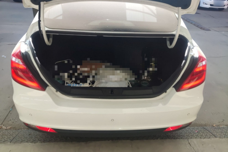 吉利汽车 帝豪 2017款 三厢百万款 1.5L 手动豪华型机舱底盘23