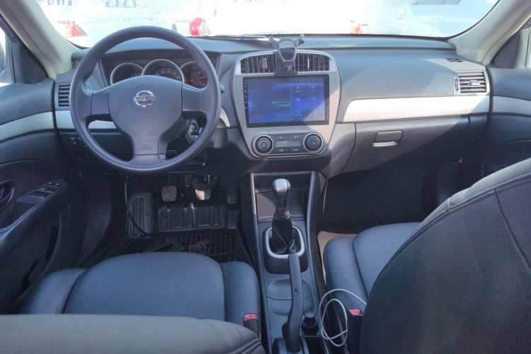 日产 轩逸 2018款 经典 1.6XE 手动舒适版中控内饰12