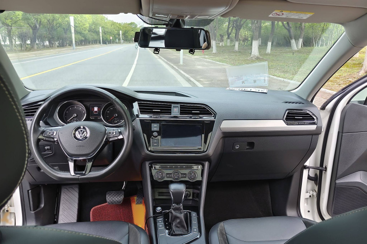 大众 途观L 2019款 330TSI 自动两驱全景舒适版 国VI中控内饰7008