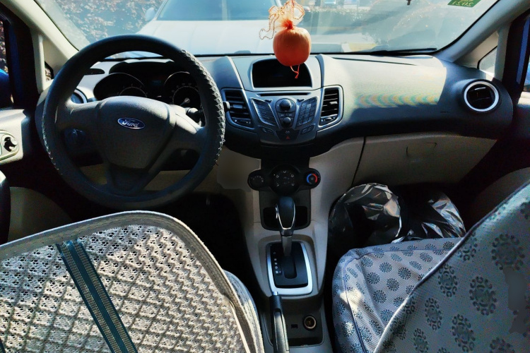 福特 嘉年华 2013款 三厢 1.5L 自动时尚型中控内饰12