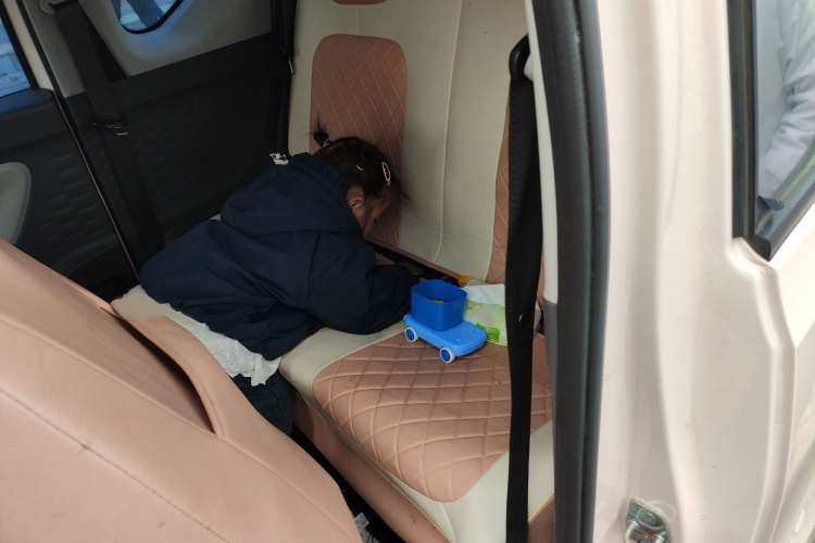 五菱汽车 宏光MINIEV 2022款 马卡龙时尚款 三元锂中控内饰7004